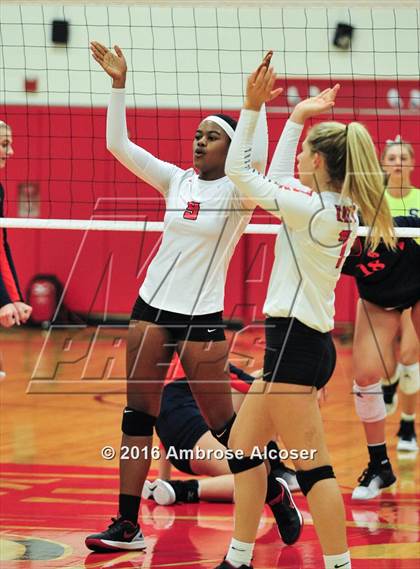 Thumbnail 1 in Seven Lakes @ Katy photogallery.