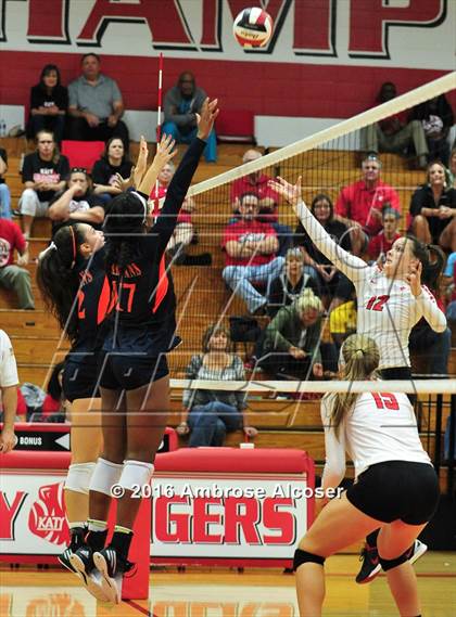 Thumbnail 2 in Seven Lakes @ Katy photogallery.