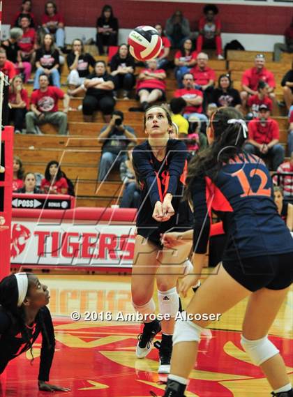Thumbnail 3 in Seven Lakes @ Katy photogallery.