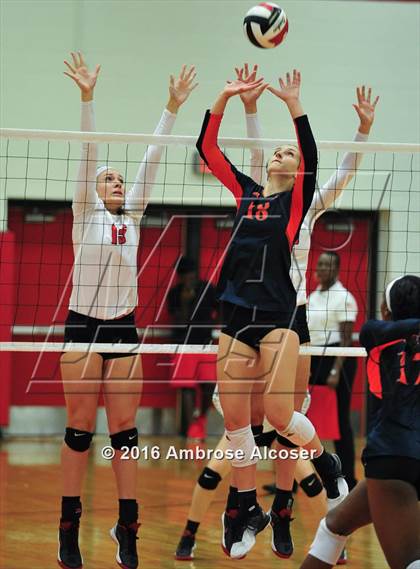 Thumbnail 3 in Seven Lakes @ Katy photogallery.
