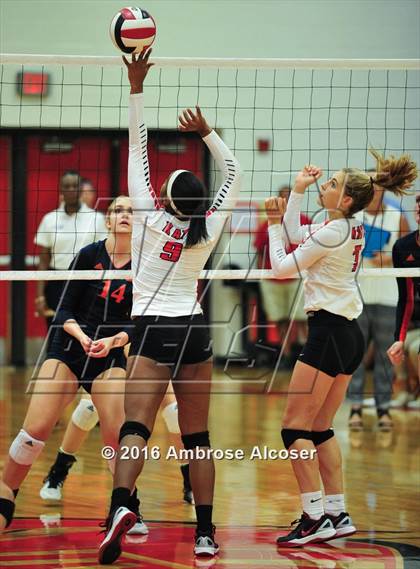Thumbnail 1 in Seven Lakes @ Katy photogallery.