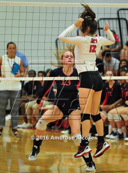 Thumbnail 3 in Seven Lakes @ Katy photogallery.