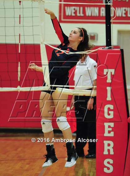Thumbnail 3 in Seven Lakes @ Katy photogallery.