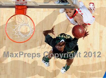 Thumbnail 2 in Mater Dei vs. Long Beach Poly (CIF D1 SoCal Regional Final) photogallery.