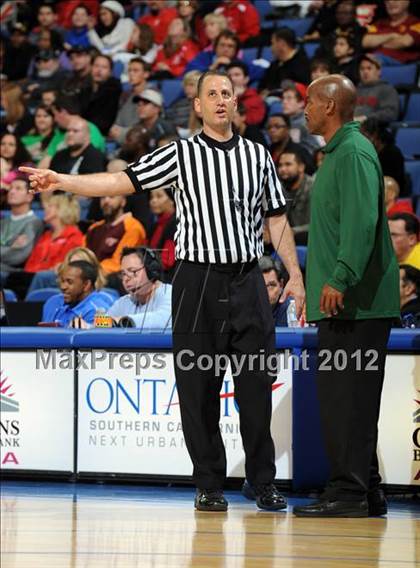 Thumbnail 3 in Mater Dei vs. Long Beach Poly (CIF D1 SoCal Regional Final) photogallery.