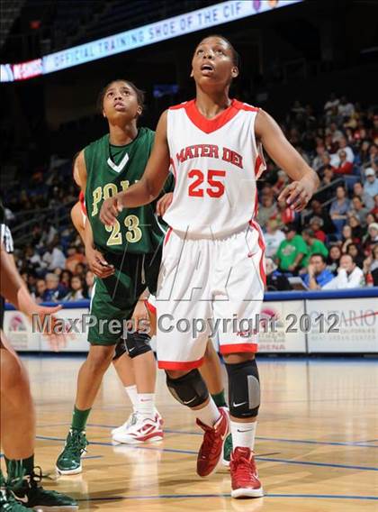 Thumbnail 2 in Mater Dei vs. Long Beach Poly (CIF D1 SoCal Regional Final) photogallery.
