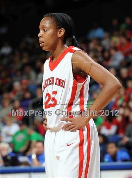 Thumbnail 1 in Mater Dei vs. Long Beach Poly (CIF D1 SoCal Regional Final) photogallery.