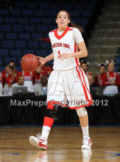 Thumbnail 3 in Mater Dei vs. Long Beach Poly (CIF D1 SoCal Regional Final) photogallery.