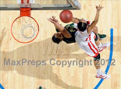 Thumbnail 3 in Mater Dei vs. Long Beach Poly (CIF D1 SoCal Regional Final) photogallery.