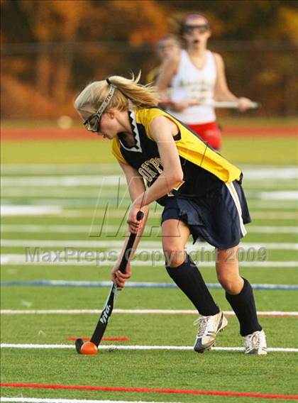 Thumbnail 2 in Northport vs Sachem East photogallery.