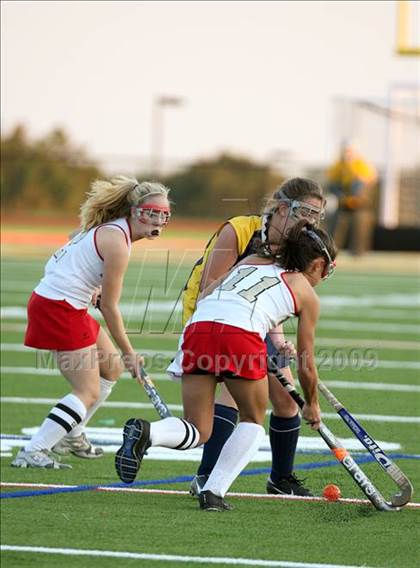 Thumbnail 2 in Northport vs Sachem East photogallery.