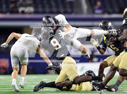 Thumbnail 3 in South Oak Cliff vs. Randle (UIL 5A Division II Football Final) photogallery.