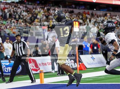 Thumbnail 3 in South Oak Cliff vs. Randle (UIL 5A Division II Football Final) photogallery.