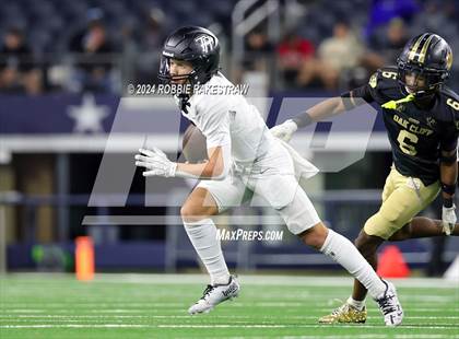 Thumbnail 3 in South Oak Cliff vs. Randle (UIL 5A Division II Football Final) photogallery.