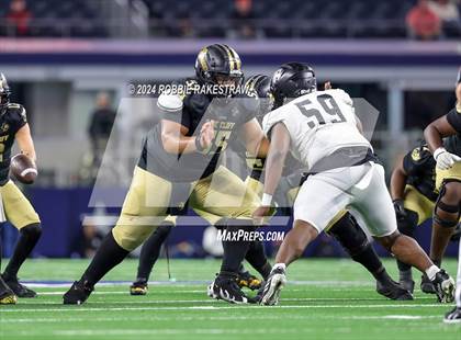Thumbnail 2 in South Oak Cliff vs. Randle (UIL 5A Division II Football Final) photogallery.