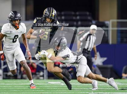 Thumbnail 1 in South Oak Cliff vs. Randle (UIL 5A Division II Football Final) photogallery.