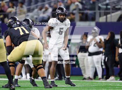 Thumbnail 1 in South Oak Cliff vs. Randle (UIL 5A Division II Football Final) photogallery.