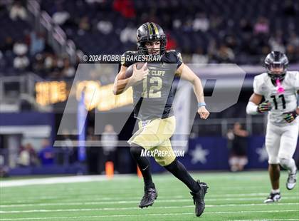 Thumbnail 2 in South Oak Cliff vs. Randle (UIL 5A Division II Football Final) photogallery.