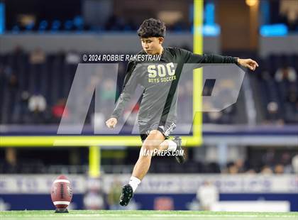 Thumbnail 2 in South Oak Cliff vs. Randle (UIL 5A Division II Football Final) photogallery.