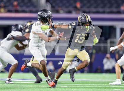 Thumbnail 3 in South Oak Cliff vs. Randle (UIL 5A Division II Football Final) photogallery.