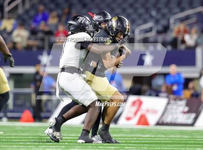 Thumbnail 3 in South Oak Cliff vs. Randle (UIL 5A Division II Football Final) photogallery.