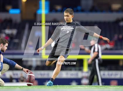Thumbnail 2 in South Oak Cliff vs. Randle (UIL 5A Division II Football Final) photogallery.
