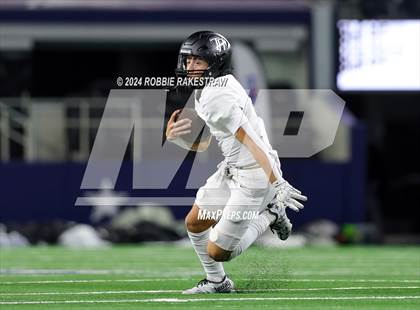 Thumbnail 1 in South Oak Cliff vs. Randle (UIL 5A Division II Football Final) photogallery.