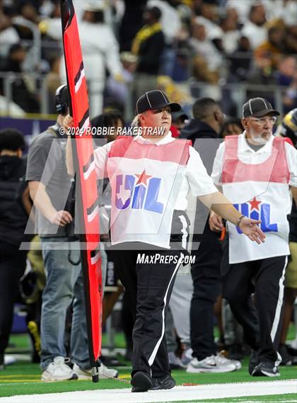 Thumbnail 2 in South Oak Cliff vs. Randle (UIL 5A Division II Football Final) photogallery.