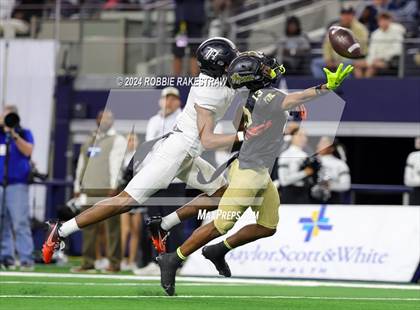Thumbnail 3 in South Oak Cliff vs. Randle (UIL 5A Division II Football Final) photogallery.