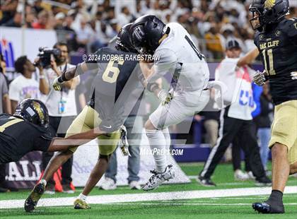 Thumbnail 2 in South Oak Cliff vs. Randle (UIL 5A Division II Football Final) photogallery.