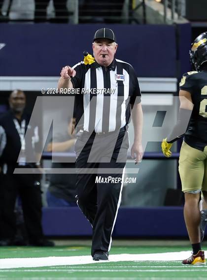 Thumbnail 1 in South Oak Cliff vs. Randle (UIL 5A Division II Football Final) photogallery.