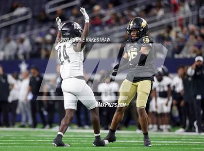 Thumbnail 3 in South Oak Cliff vs. Randle (UIL 5A Division II Football Final) photogallery.