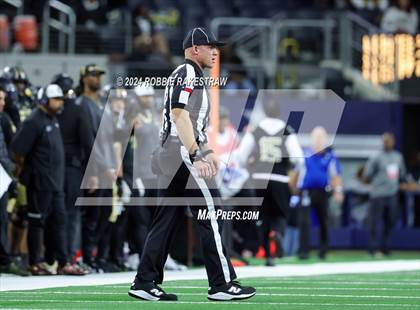 Thumbnail 1 in South Oak Cliff vs. Randle (UIL 5A Division II Football Final) photogallery.