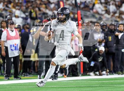 Thumbnail 1 in South Oak Cliff vs. Randle (UIL 5A Division II Football Final) photogallery.