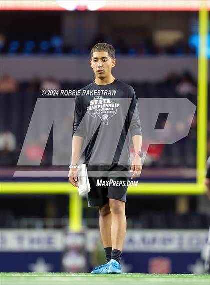 Thumbnail 1 in South Oak Cliff vs. Randle (UIL 5A Division II Football Final) photogallery.