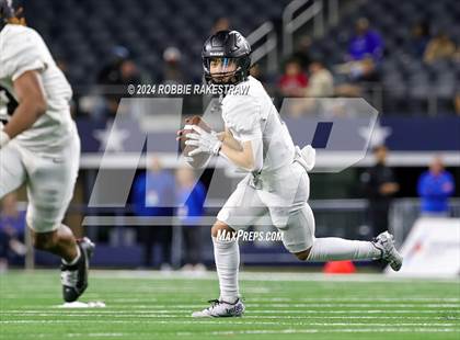 Thumbnail 1 in South Oak Cliff vs. Randle (UIL 5A Division II Football Final) photogallery.
