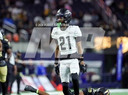 Thumbnail 2 in South Oak Cliff vs. Randle (UIL 5A Division II Football Final) photogallery.