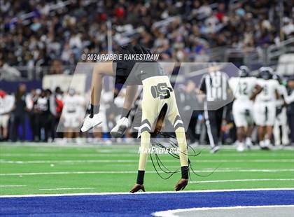 Thumbnail 2 in South Oak Cliff vs. Randle (UIL 5A Division II Football Final) photogallery.