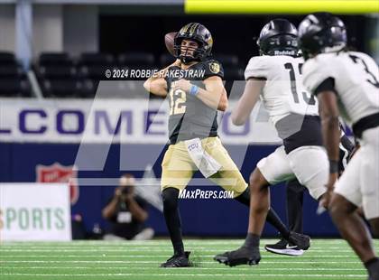 Thumbnail 2 in South Oak Cliff vs. Randle (UIL 5A Division II Football Final) photogallery.