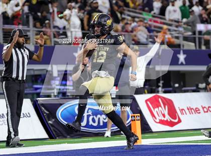 Thumbnail 2 in South Oak Cliff vs. Randle (UIL 5A Division II Football Final) photogallery.