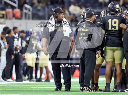 Thumbnail 1 in South Oak Cliff vs. Randle (UIL 5A Division II Football Final) photogallery.
