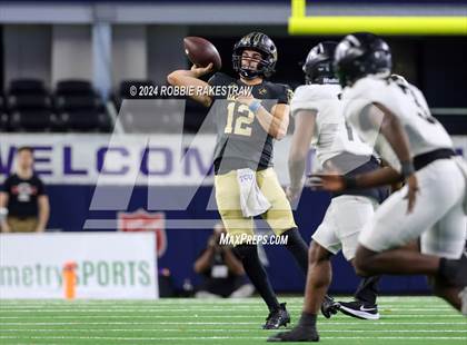Thumbnail 3 in South Oak Cliff vs. Randle (UIL 5A Division II Football Final) photogallery.
