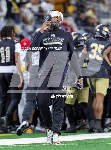 Thumbnail 3 in South Oak Cliff vs. Randle (UIL 5A Division II Football Final) photogallery.