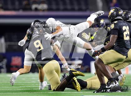 Thumbnail 1 in South Oak Cliff vs. Randle (UIL 5A Division II Football Final) photogallery.