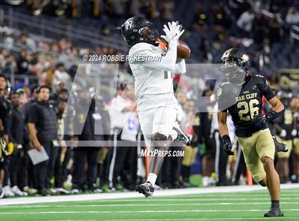 Thumbnail 3 in South Oak Cliff vs. Randle (UIL 5A Division II Football Final) photogallery.