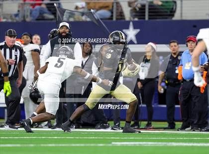 Thumbnail 3 in South Oak Cliff vs. Randle (UIL 5A Division II Football Final) photogallery.