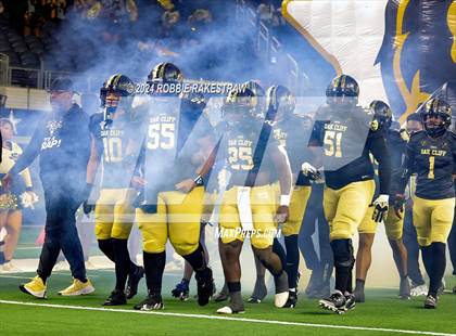 Thumbnail 2 in South Oak Cliff vs. Randle (UIL 5A Division II Football Final) photogallery.