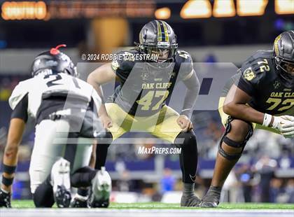 Thumbnail 2 in South Oak Cliff vs. Randle (UIL 5A Division II Football Final) photogallery.