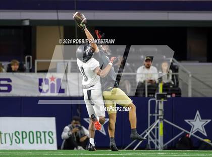 Thumbnail 1 in South Oak Cliff vs. Randle (UIL 5A Division II Football Final) photogallery.