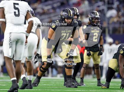 Thumbnail 3 in South Oak Cliff vs. Randle (UIL 5A Division II Football Final) photogallery.